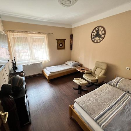 Fehér galamb apartman Gyal Bagian luar foto