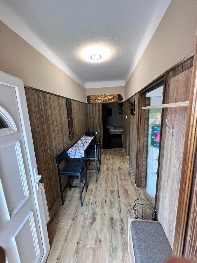 Fehér galamb apartman Gyal Bagian luar foto
