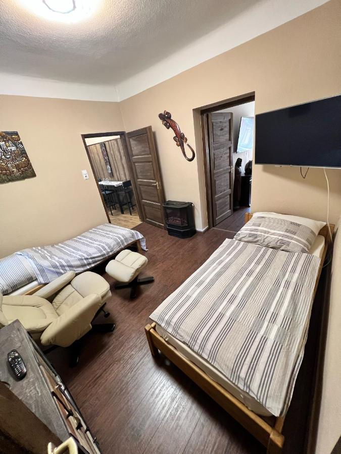 Fehér galamb apartman Gyal Bagian luar foto
