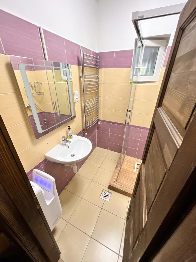 Fehér galamb apartman Gyal Bagian luar foto