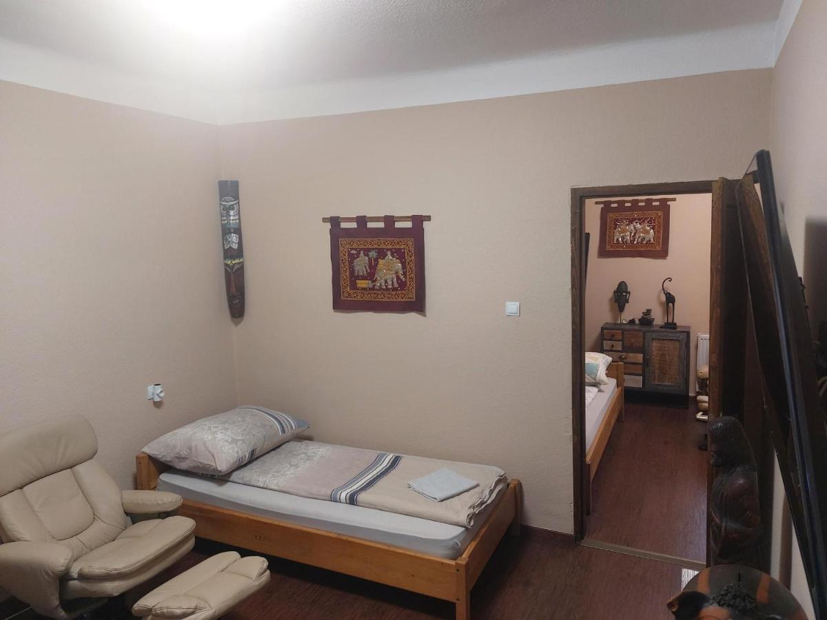 Fehér galamb apartman Gyal Bagian luar foto