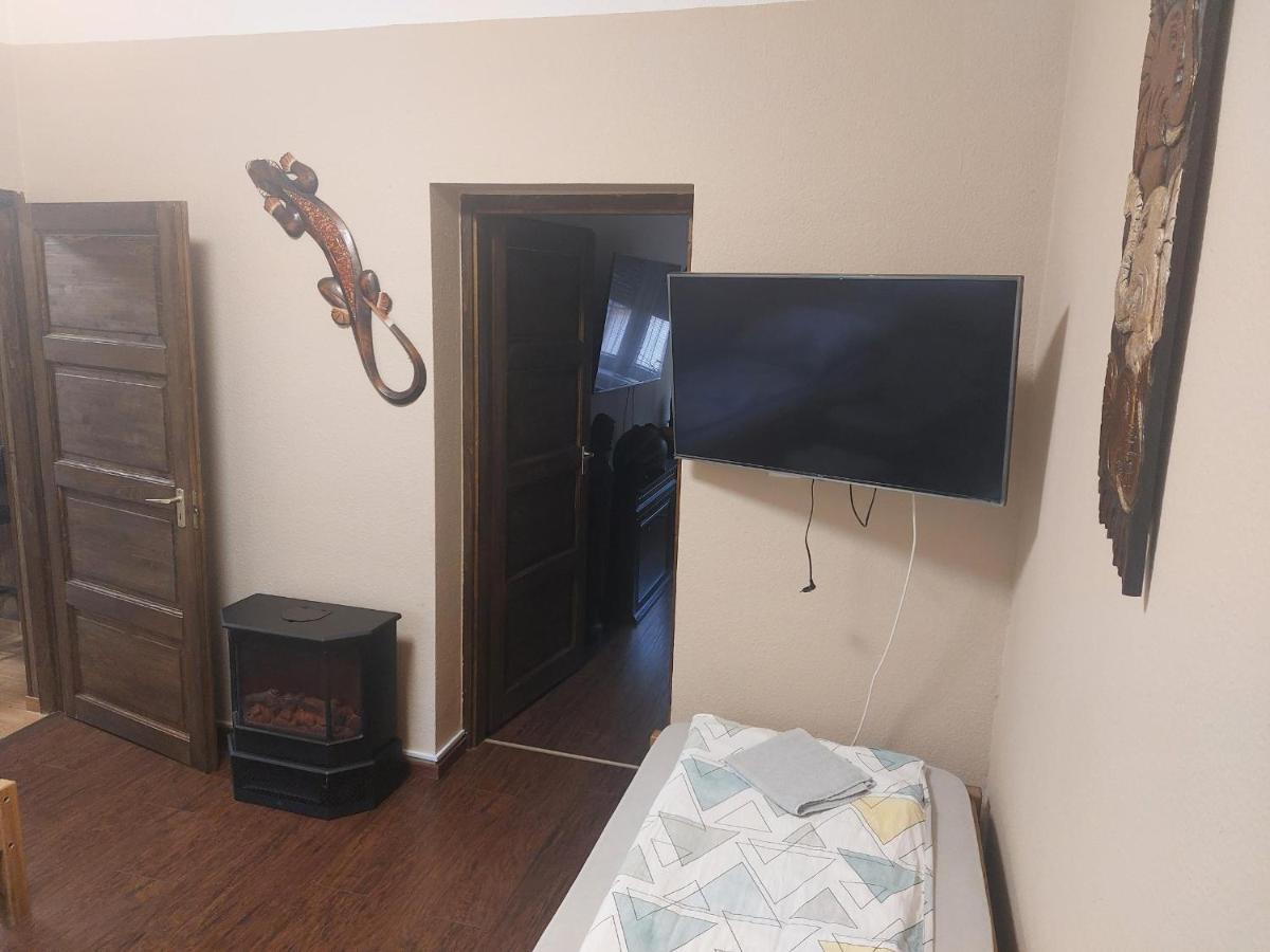 Fehér galamb apartman Gyal Bagian luar foto